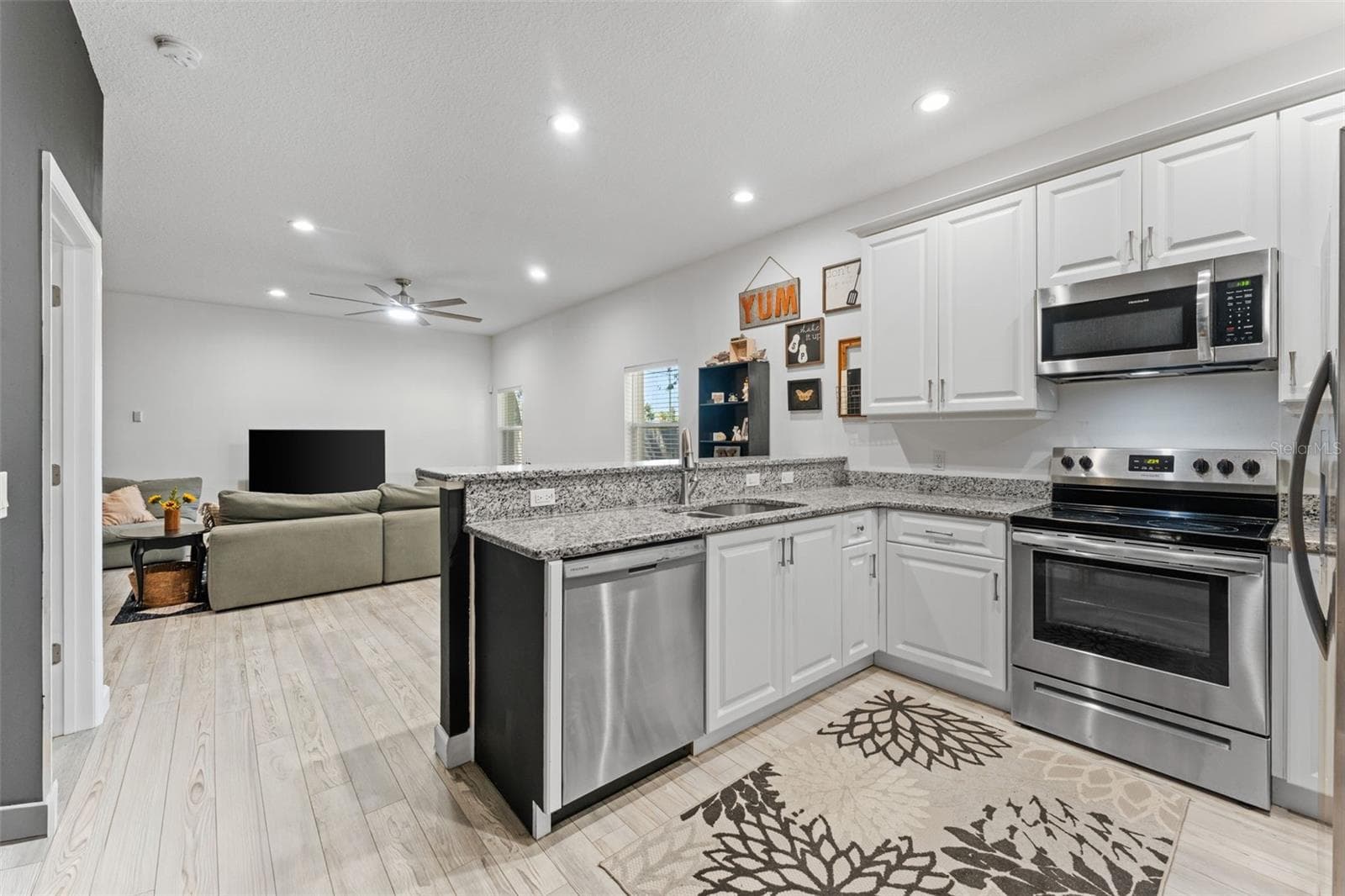 Single Family Residence at 637 HOLMES AVE, DAYTONA BEACH, photo 12 of 29