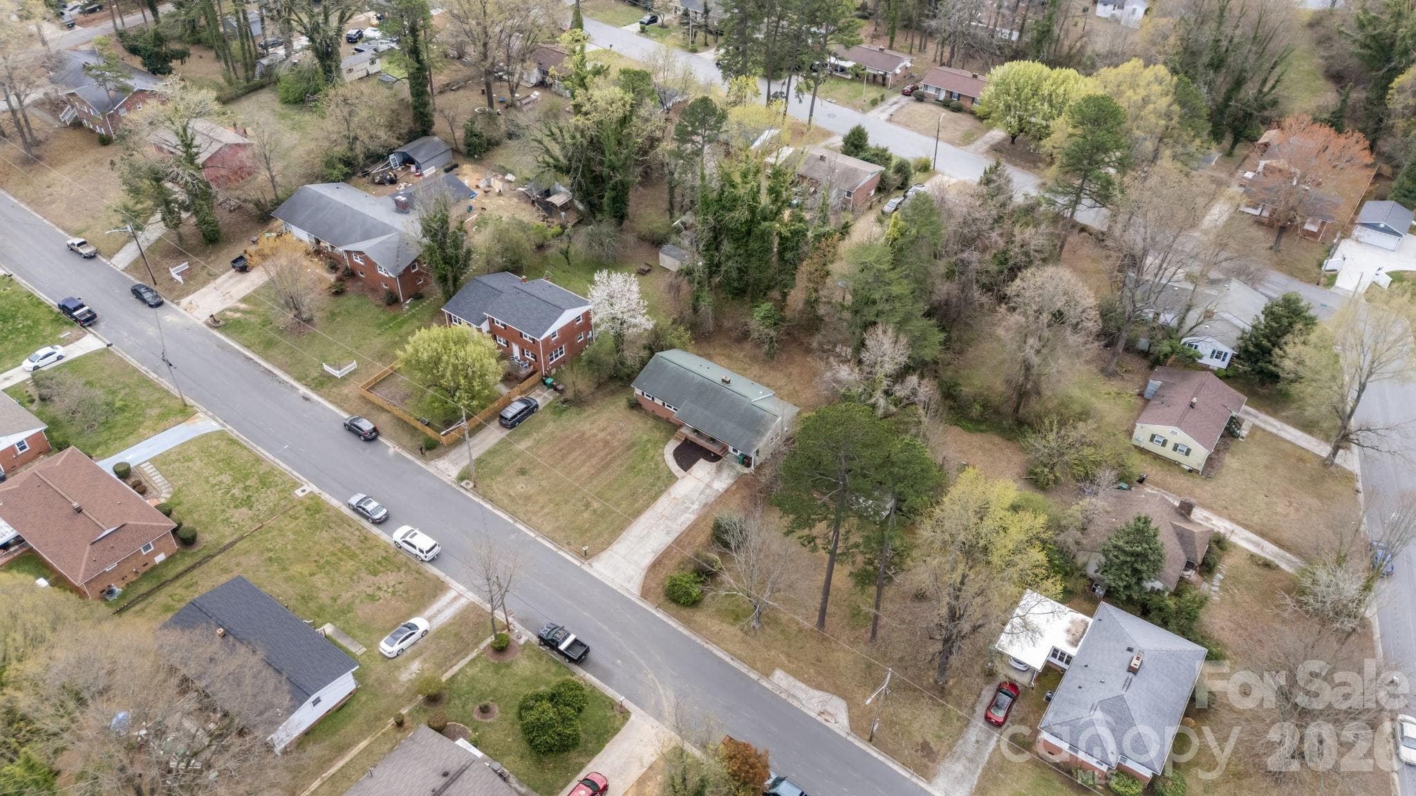 Single Family Residence at 1108 Dartmouth Avenue, High Point, photo 3 of 32