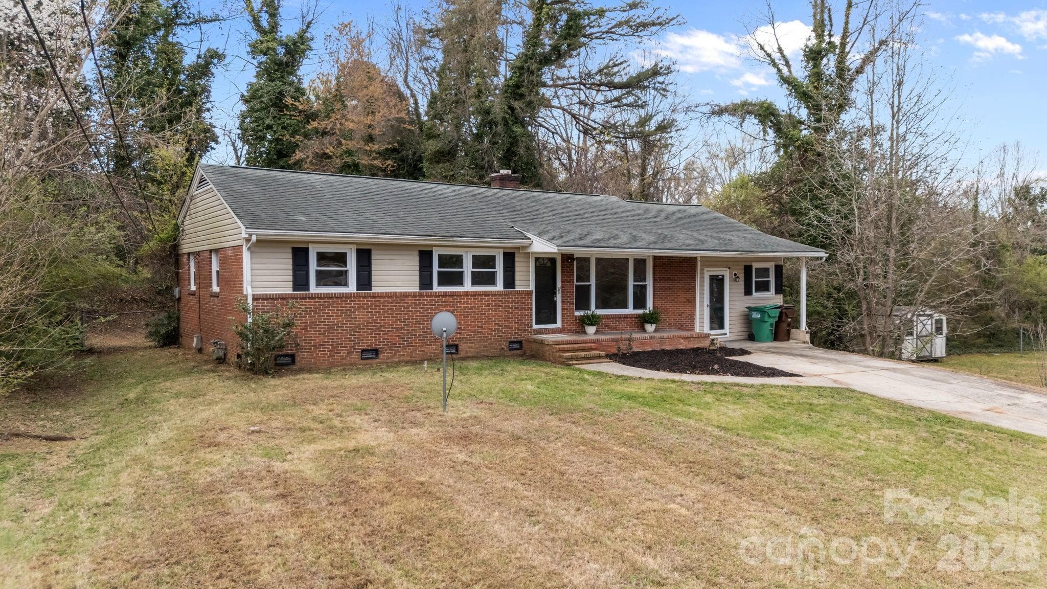 Single Family Residence at 1108 Dartmouth Avenue, High Point, photo 4 of 32