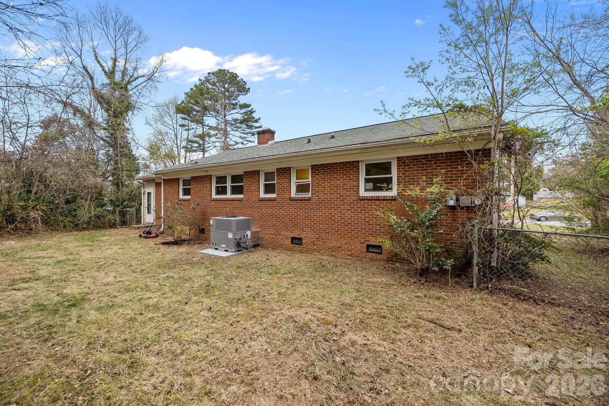 Single Family Residence at 1108 Dartmouth Avenue, High Point, photo 5 of 32