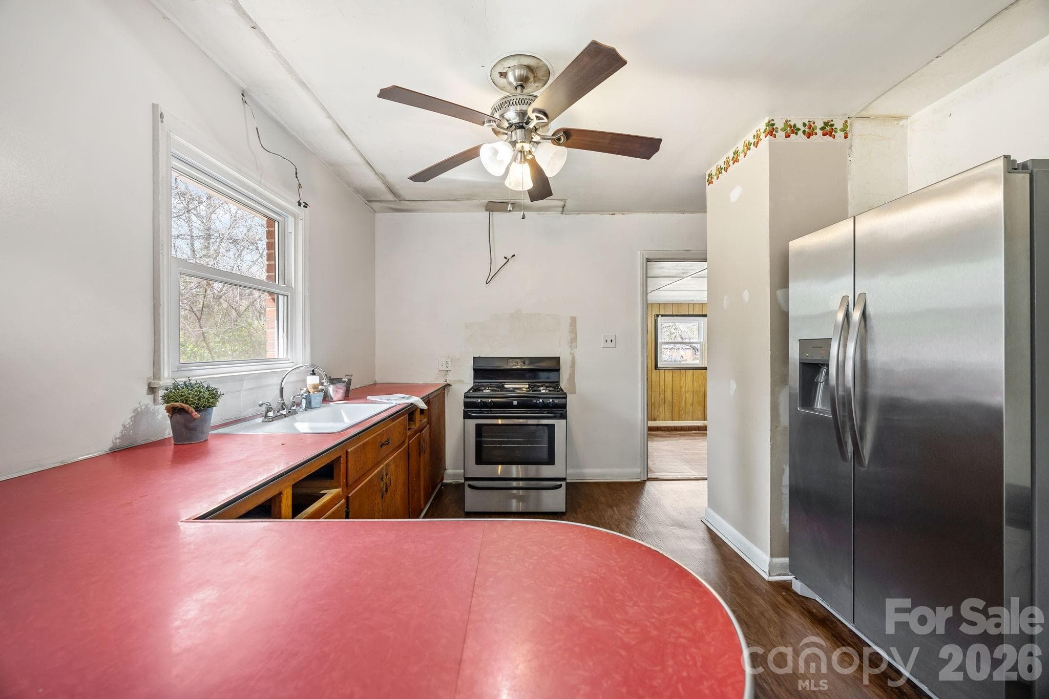 Single Family Residence at 1108 Dartmouth Avenue, High Point, photo 8 of 32