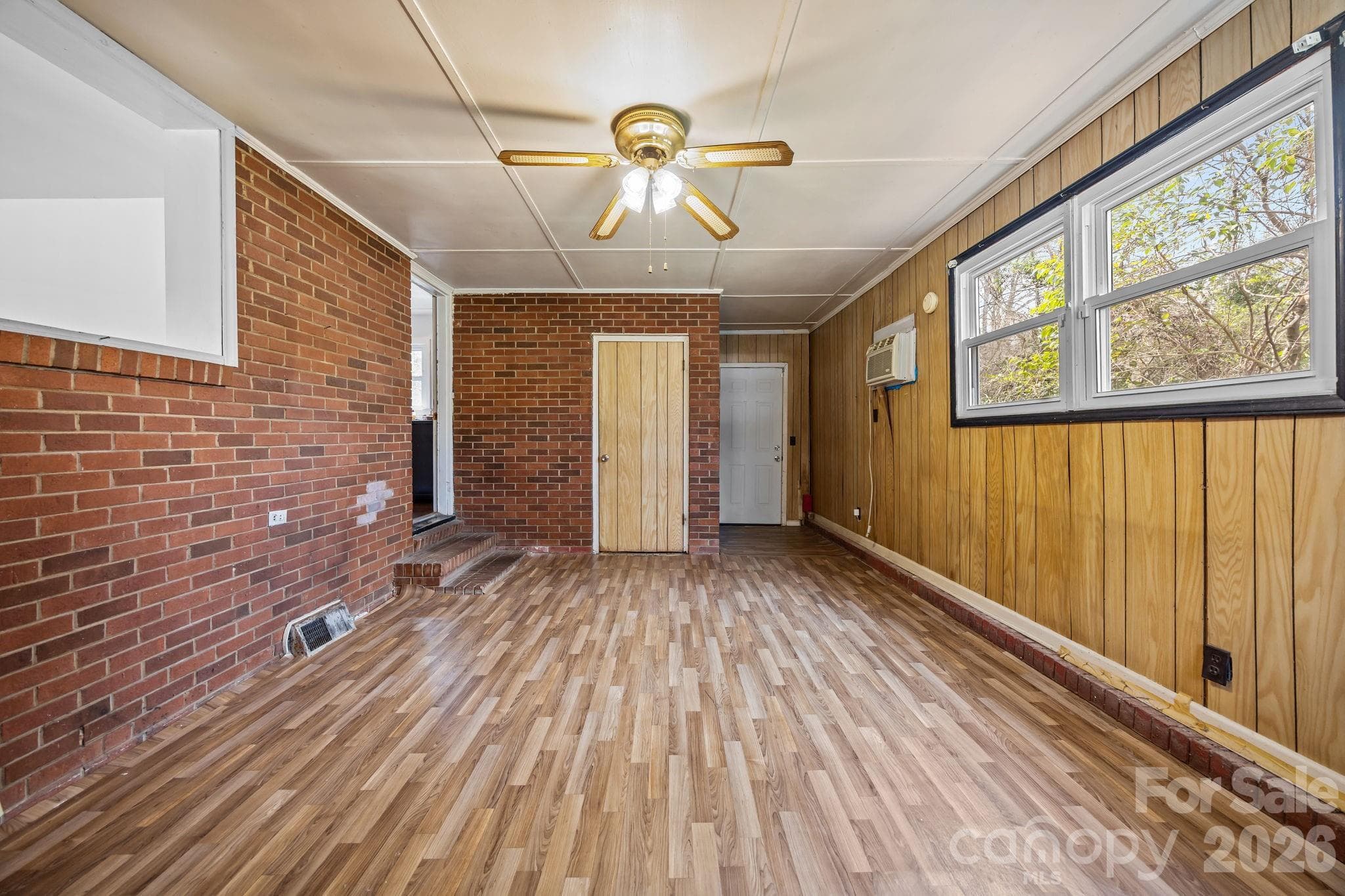 Single Family Residence at 1108 Dartmouth Avenue, High Point, photo 12 of 32