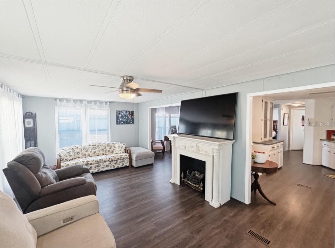 Manufactured Home at 108 N TIMBER TRL, WILDWOOD, photo 9 of 24