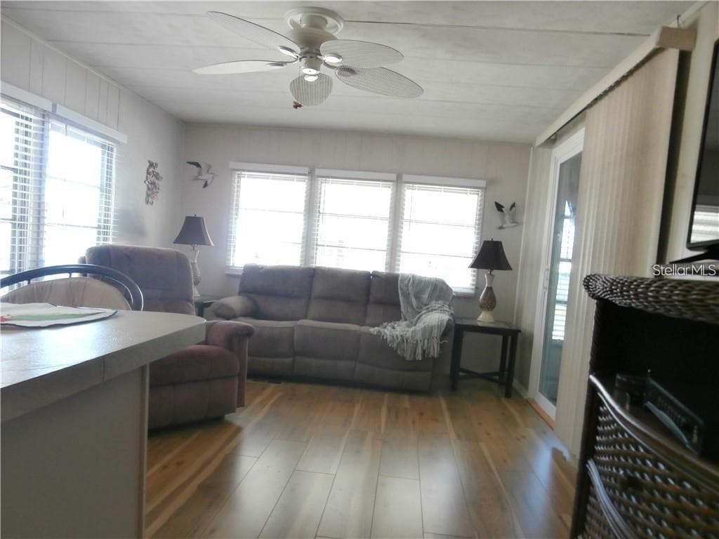 Mobile Home at 3204 CHANNING DR, HOLIDAY, photo 3 of 18