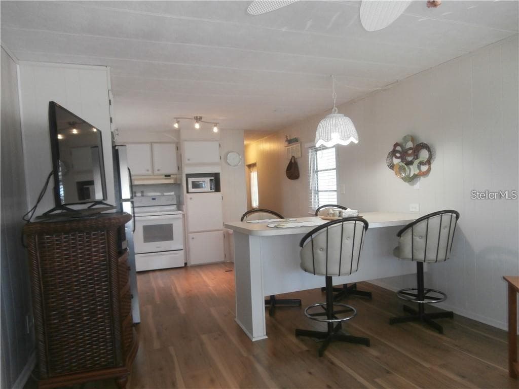 Mobile Home at 3204 CHANNING DR, HOLIDAY, photo 5 of 18