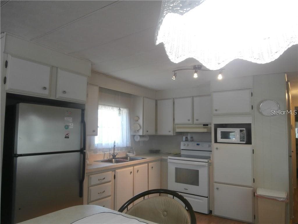 Mobile Home at 3204 CHANNING DR, HOLIDAY, photo 6 of 18