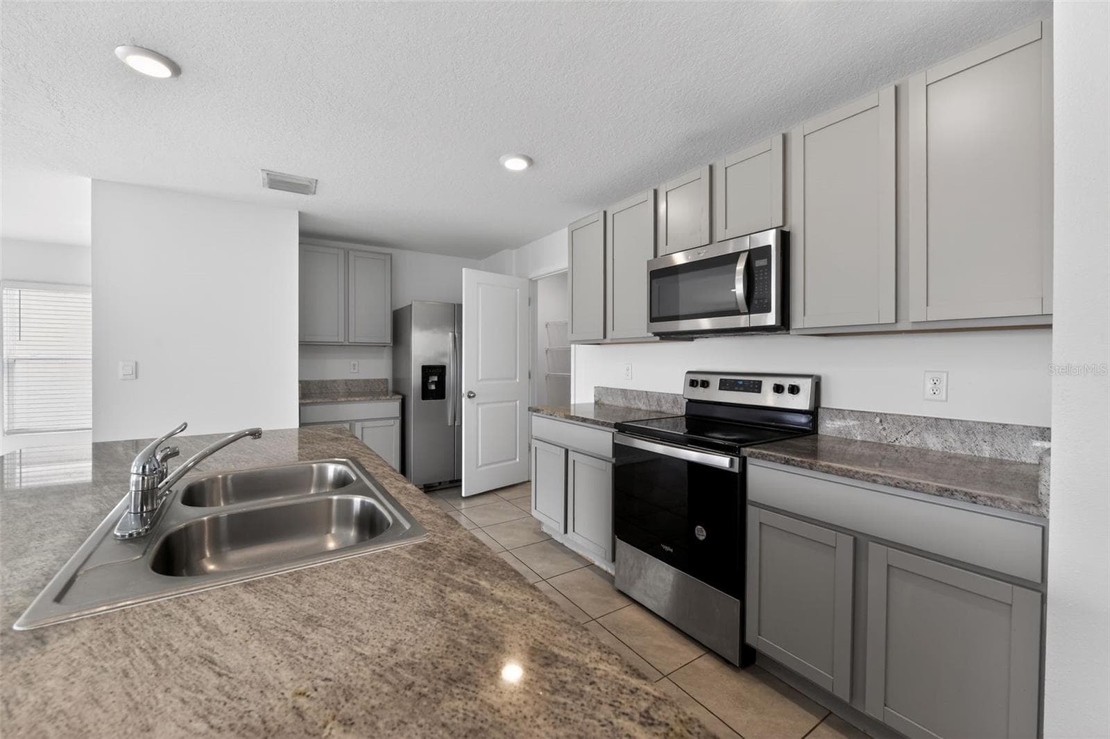 Single Family Residence at 439 SUNLIT CORAL ST, RUSKIN, photo 3 of 19