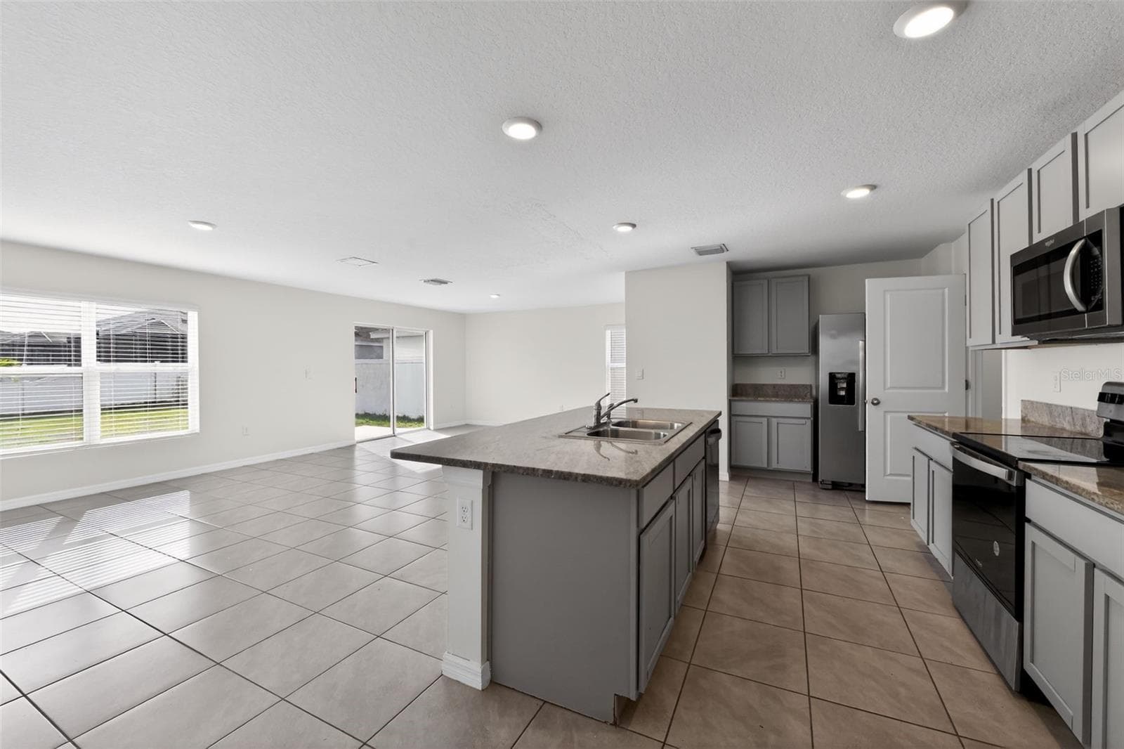 Single Family Residence at 439 SUNLIT CORAL ST, RUSKIN, photo 4 of 19