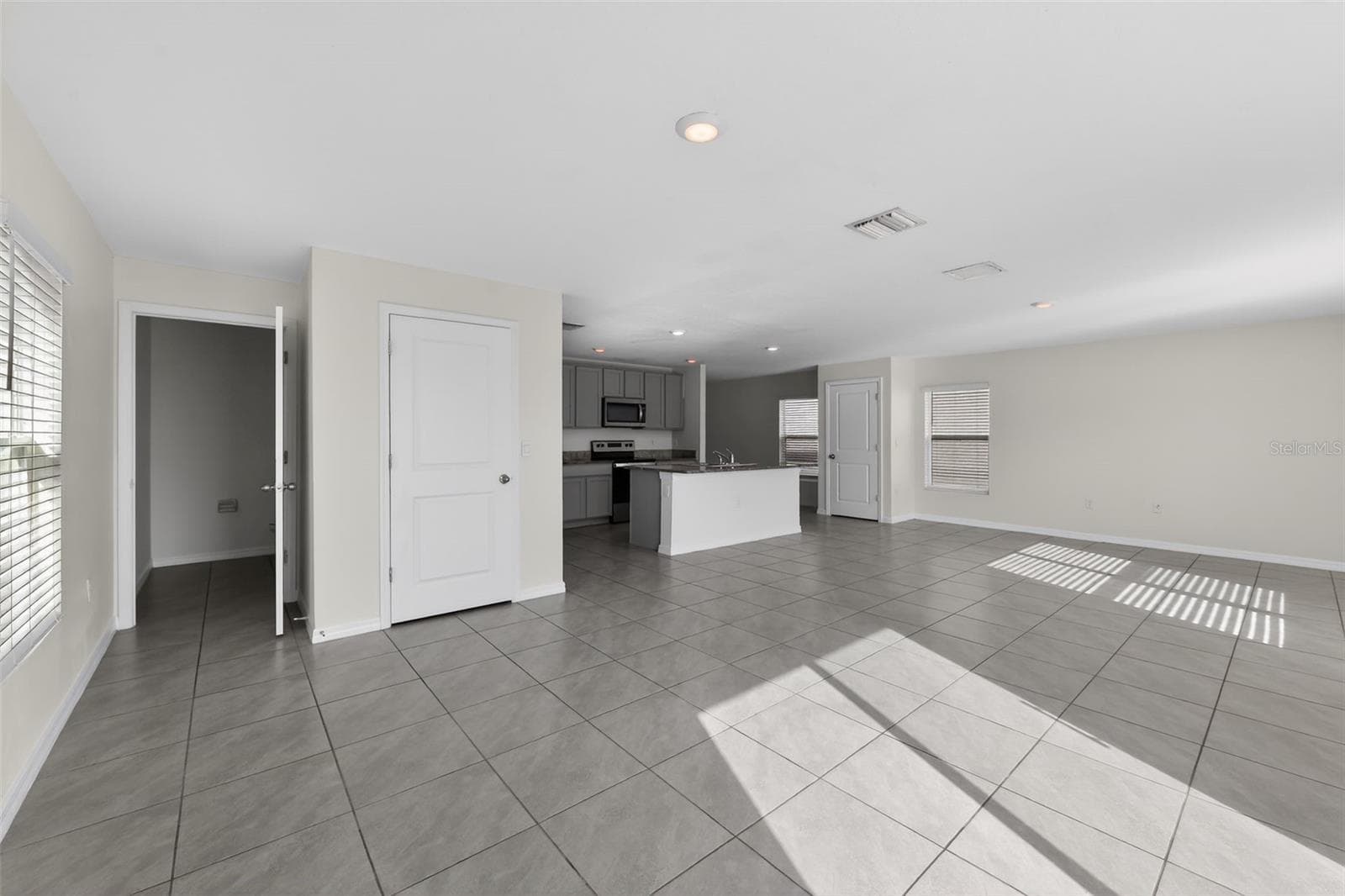 Single Family Residence at 439 SUNLIT CORAL ST, RUSKIN, photo 6 of 19