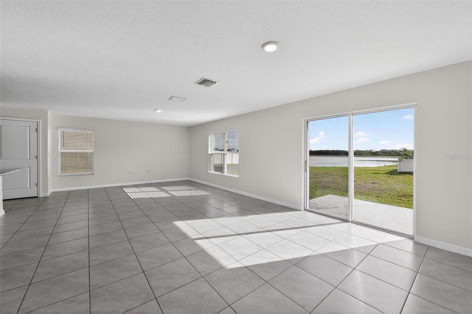 Single Family Residence at 439 SUNLIT CORAL ST, RUSKIN, photo 7 of 19