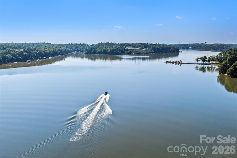 Area Photo -Mountain Island Lake - Explore and enjoy!  Fun outdoor spots less than 10 miles away for the whole family to enjoy together. - Charlotte