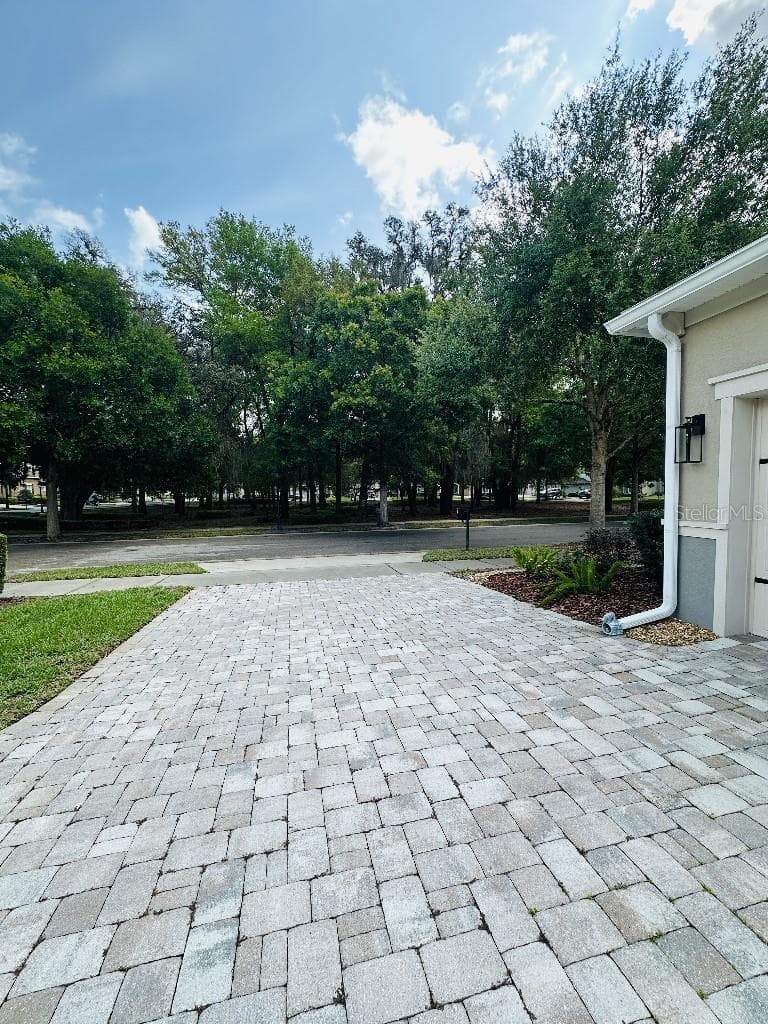 Single Family Residence at 112 SUFFOLK CT, DELAND, photo 32 of 47