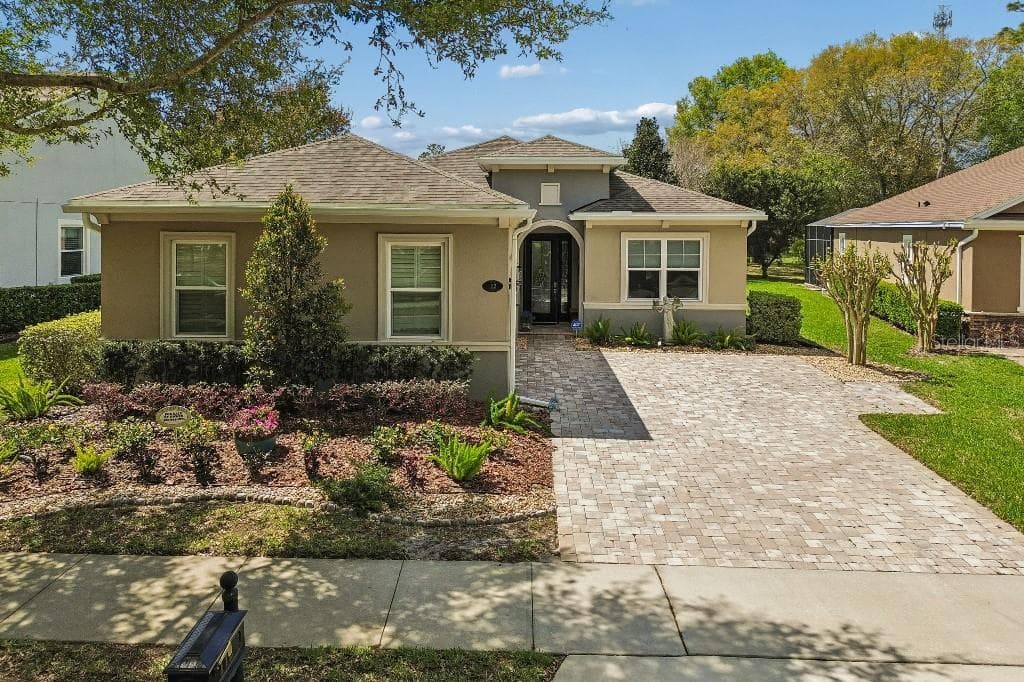 112 SUFFOLK CT