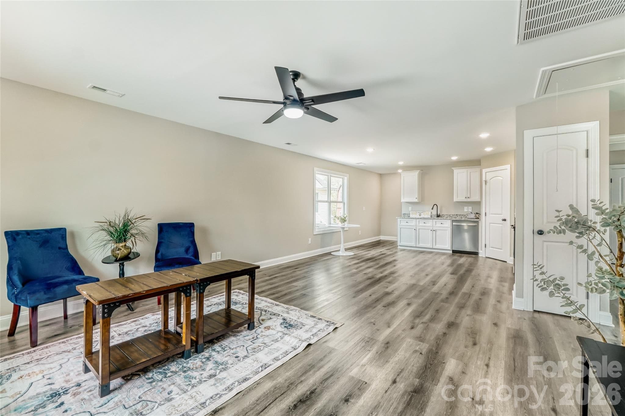 Inviting family room - Kannapolis