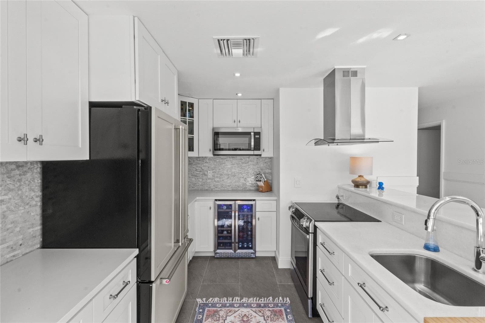 Single Family Residence at 624 SAINT JUDES DR, LONGBOAT KEY, photo 8 of 43