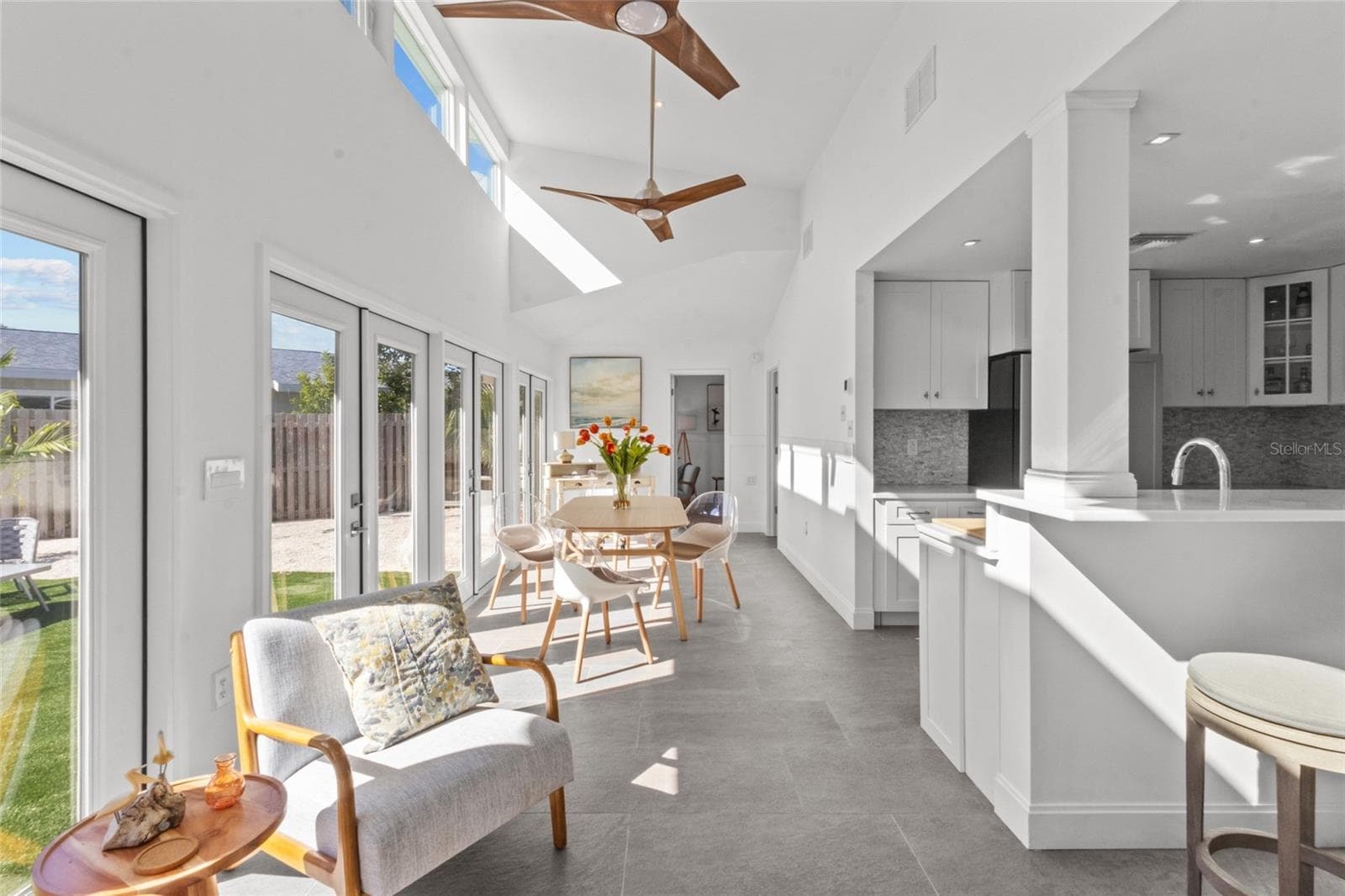Single Family Residence at 624 SAINT JUDES DR, LONGBOAT KEY, photo 9 of 43
