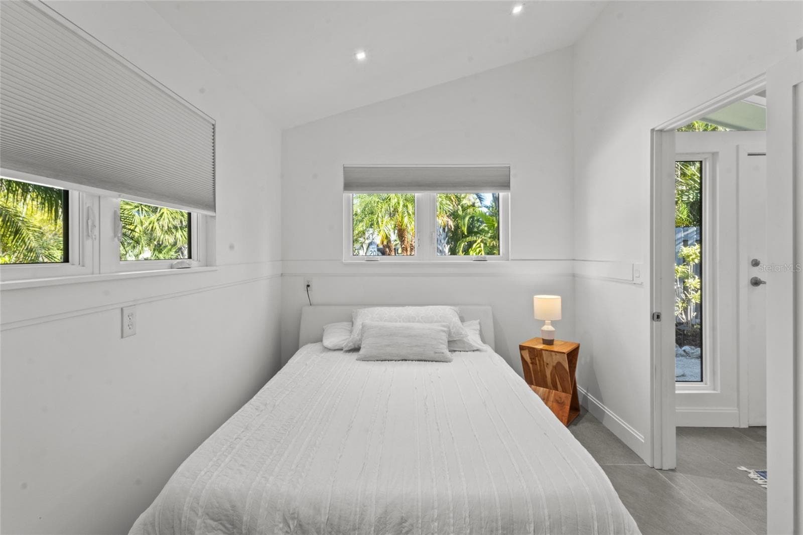 Single Family Residence at 624 SAINT JUDES DR, LONGBOAT KEY, photo 25 of 43