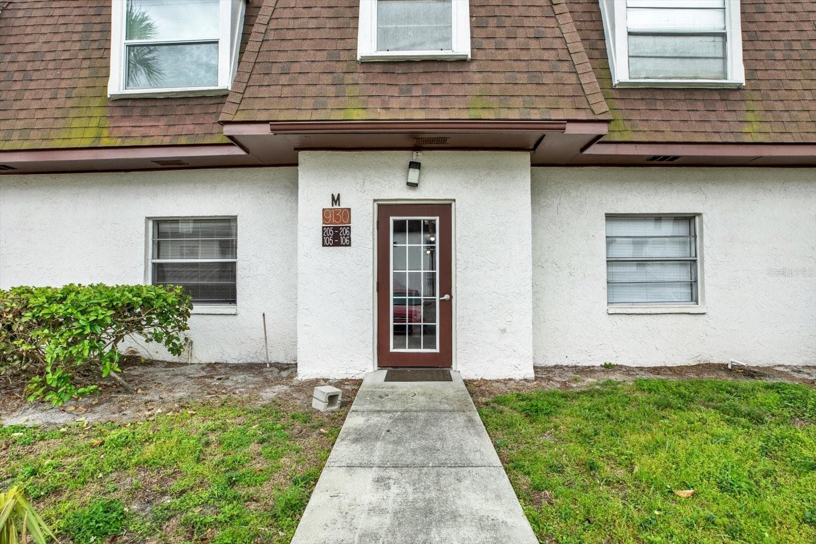 front of condo - 9130 TUDOR DR #M105, TAMPA