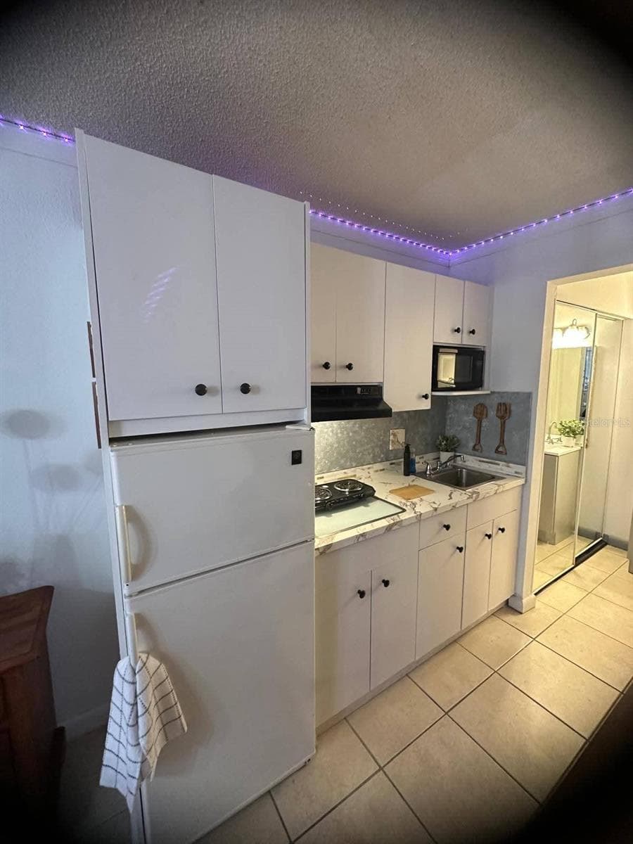 Condo - Hotel at 43420 HIGHWAY 27 #445, DAVENPORT, photo 10 of 19