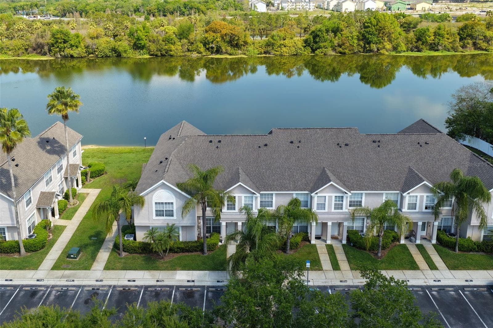 425 KENSINGTON LAKE CIR