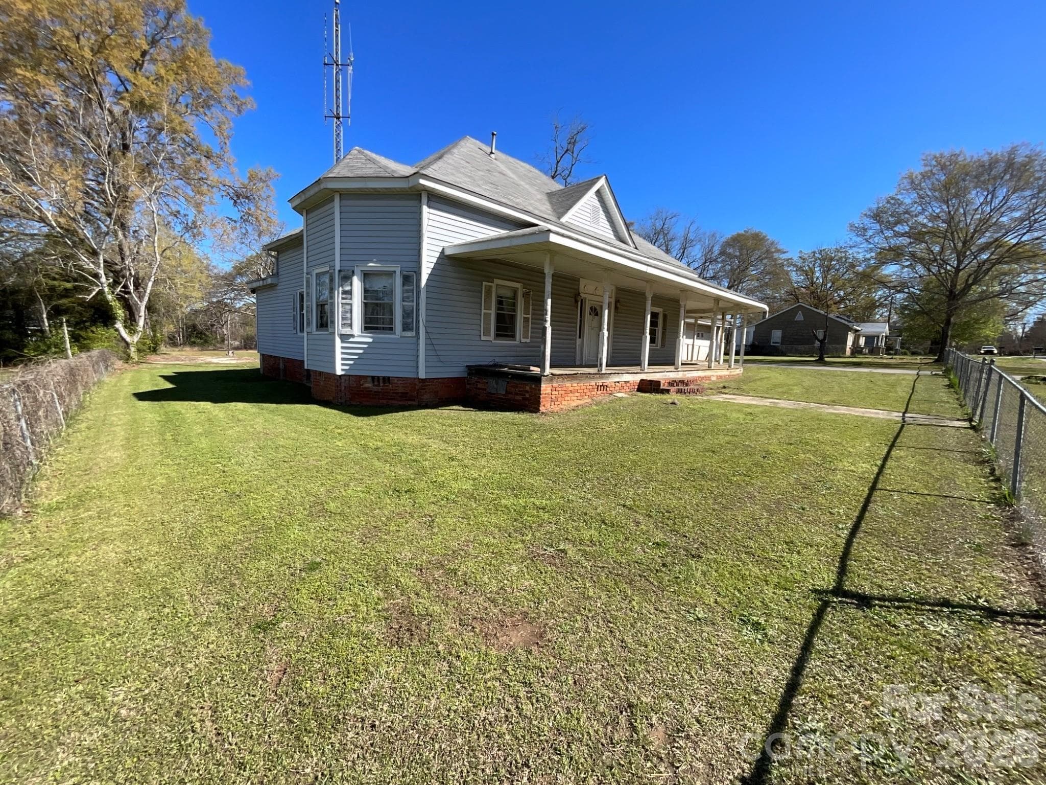 Single Family Residence at Winnsboro, photo 2 of 15
