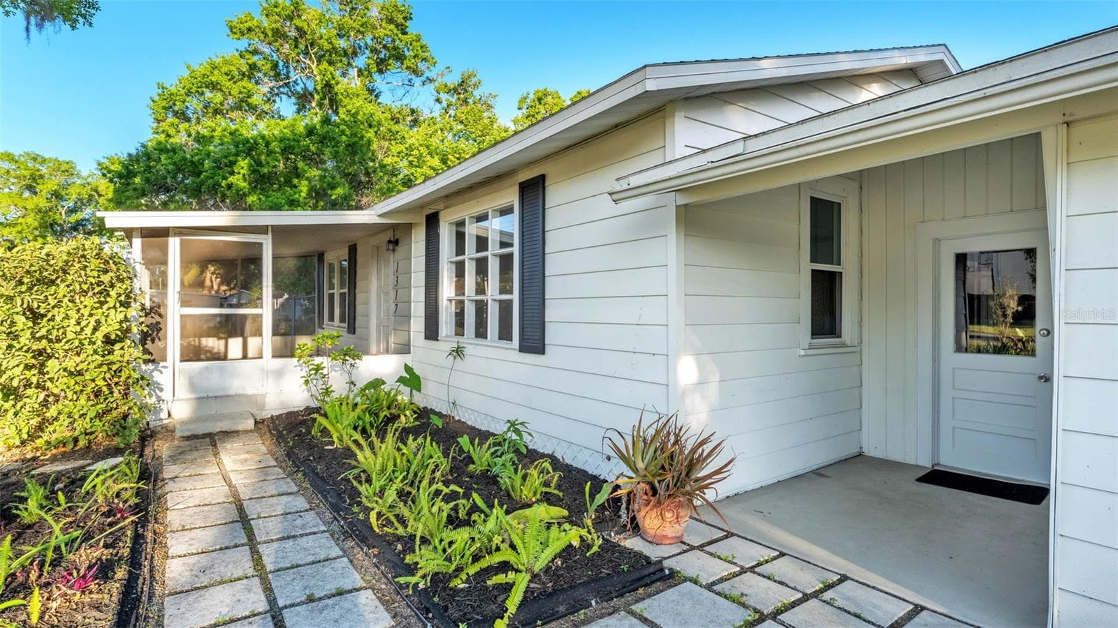 Single Family Residence at 1317 W BELMAR ST, LAKELAND, photo 3 of 33