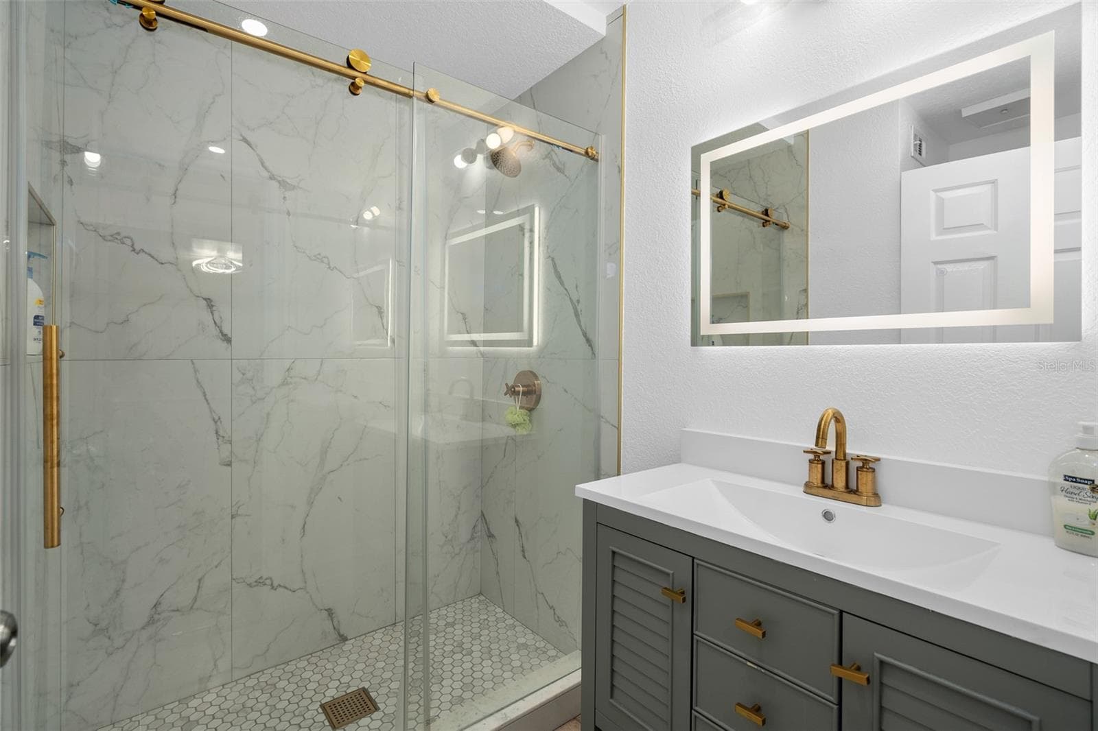 Condominium at 4190 VERSAILLES DR #4190D, ORLANDO, photo 19 of 29