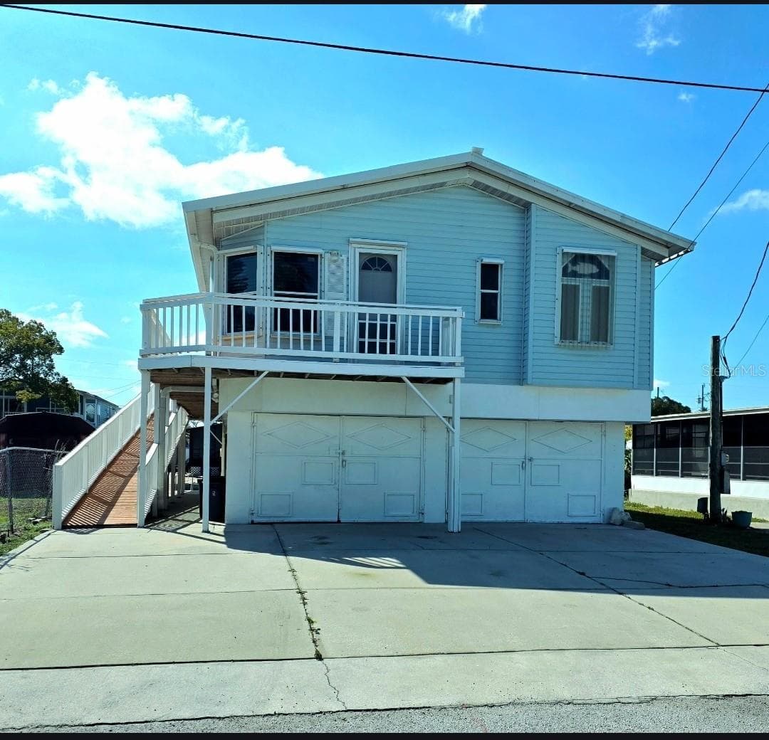 Waterfront, elevated with handicap accessible. - 6814 GULL LN, HUDSON