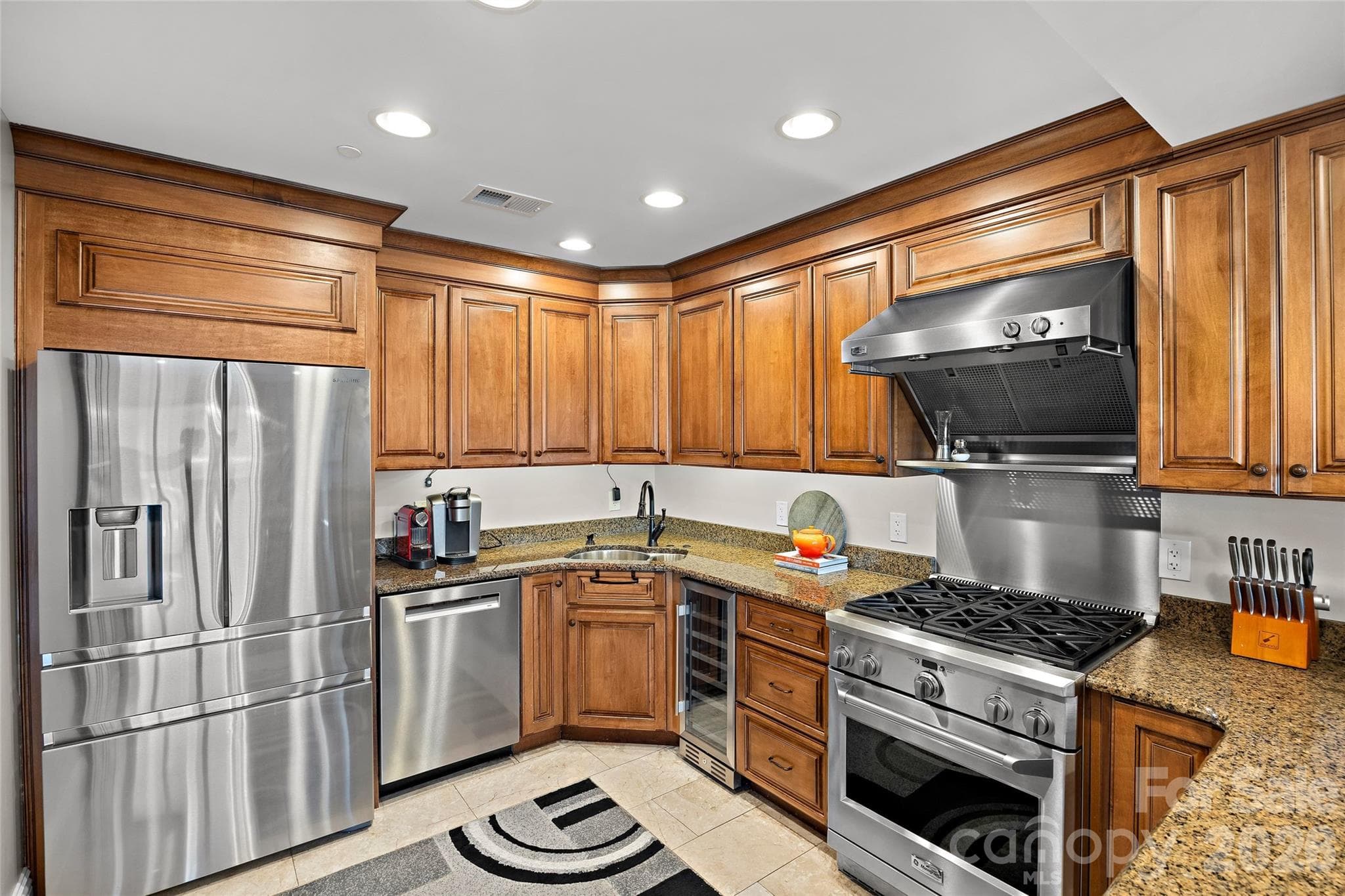 Condominium at 520 E Martin Luther King Jr Boulevard, Charlotte, photo 12 of 48