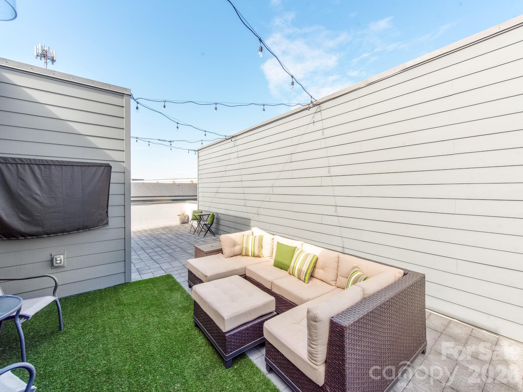 Perfect place for entertaining or relaxing. - 436 Southend Crossing Lane, Charlotte