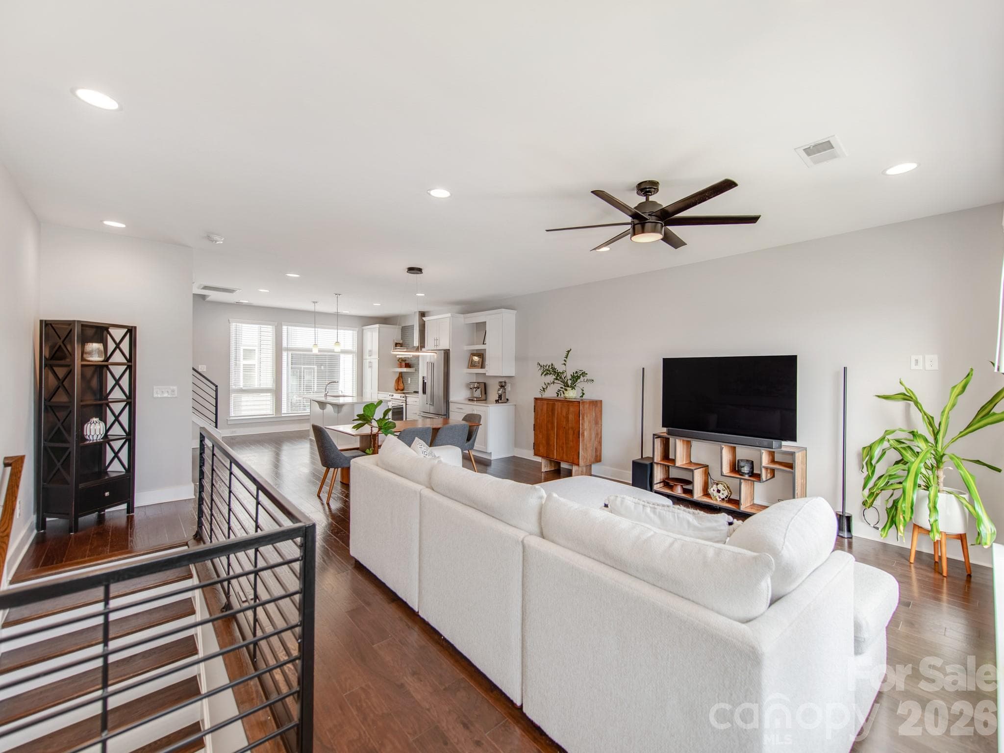 Open concept living and kitchen area - 436 Southend Crossing Lane, Charlotte