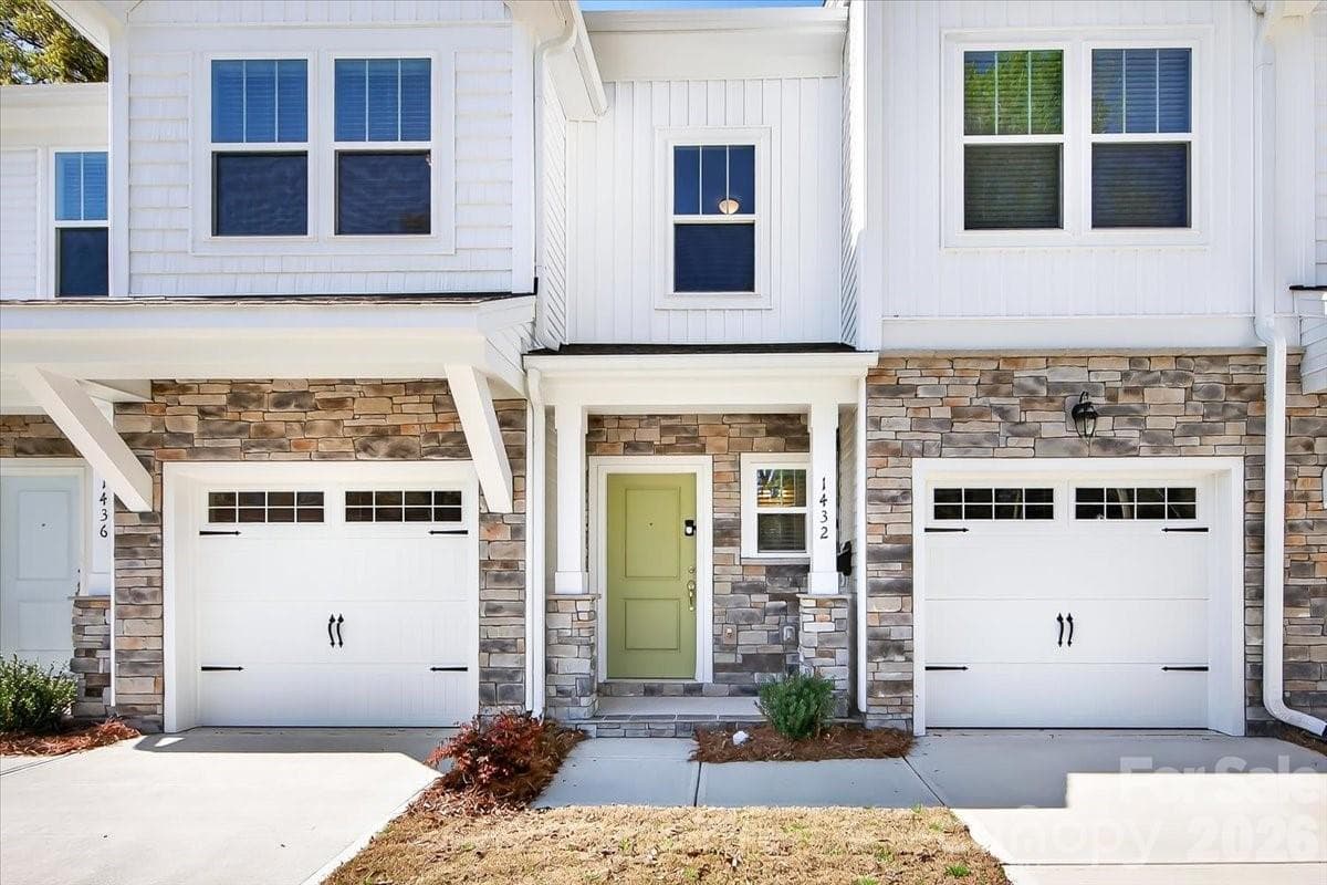 Townhouse at Charlotte, photo 3 of 31