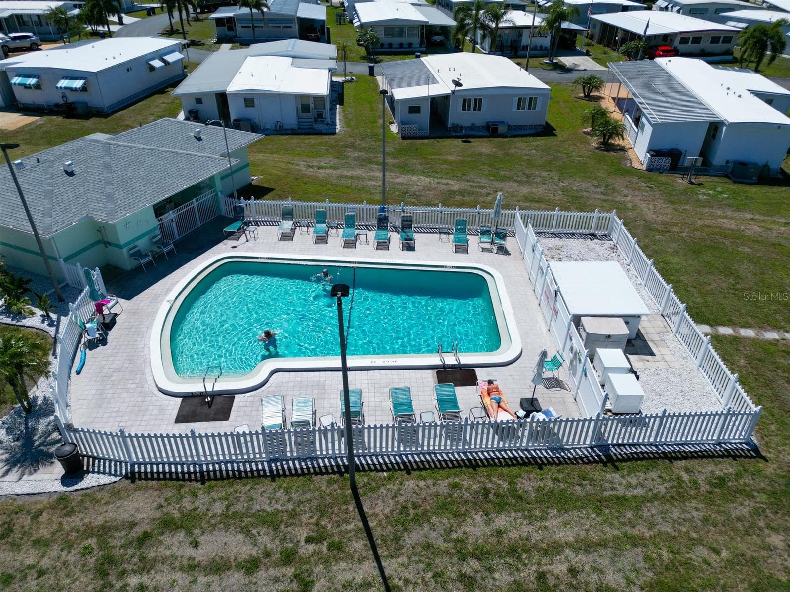 Community Pool - 5509 BERMUDA CT, BRADENTON