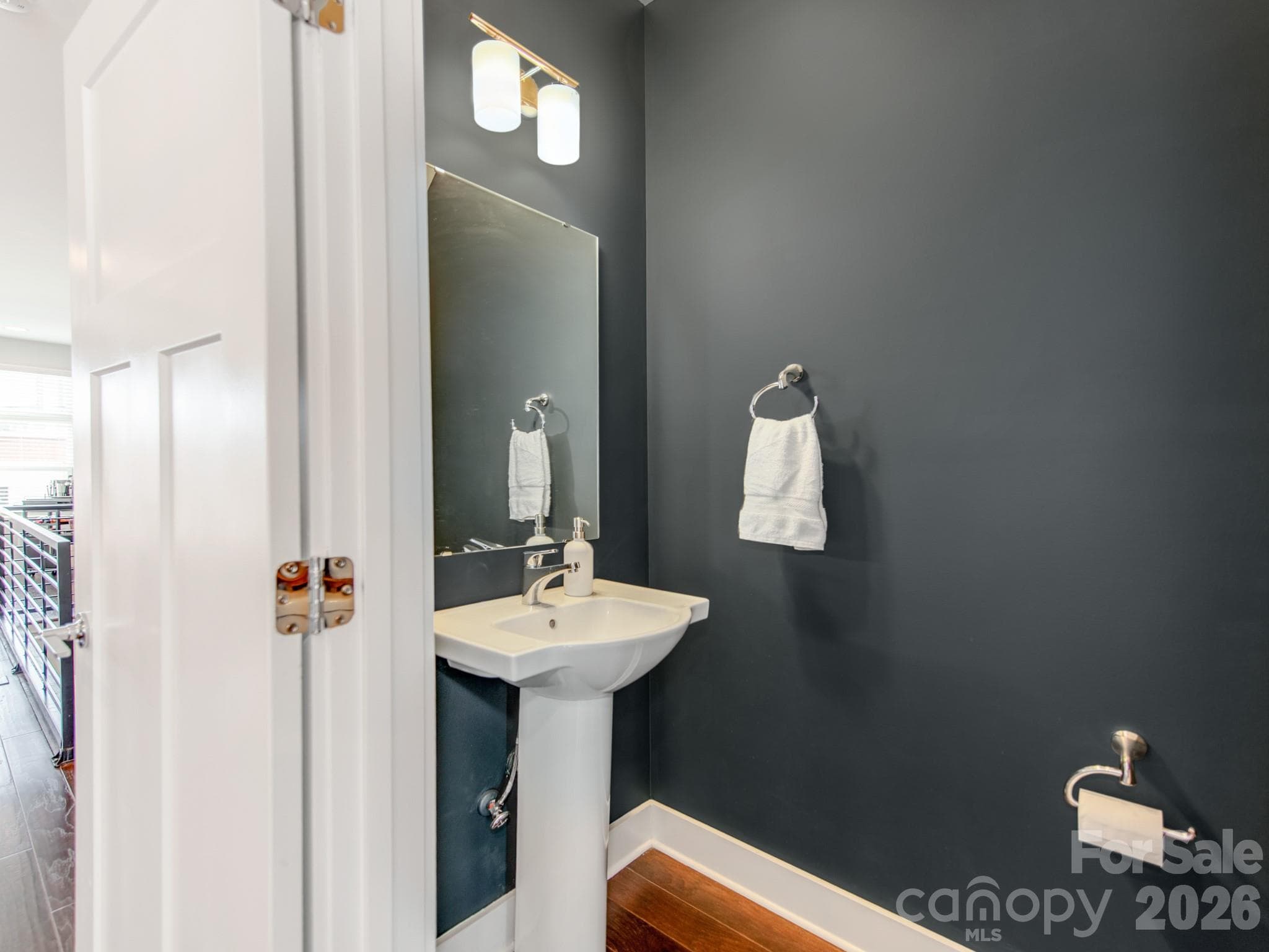 Main level powder room - 436 Southend Crossing Lane, Charlotte