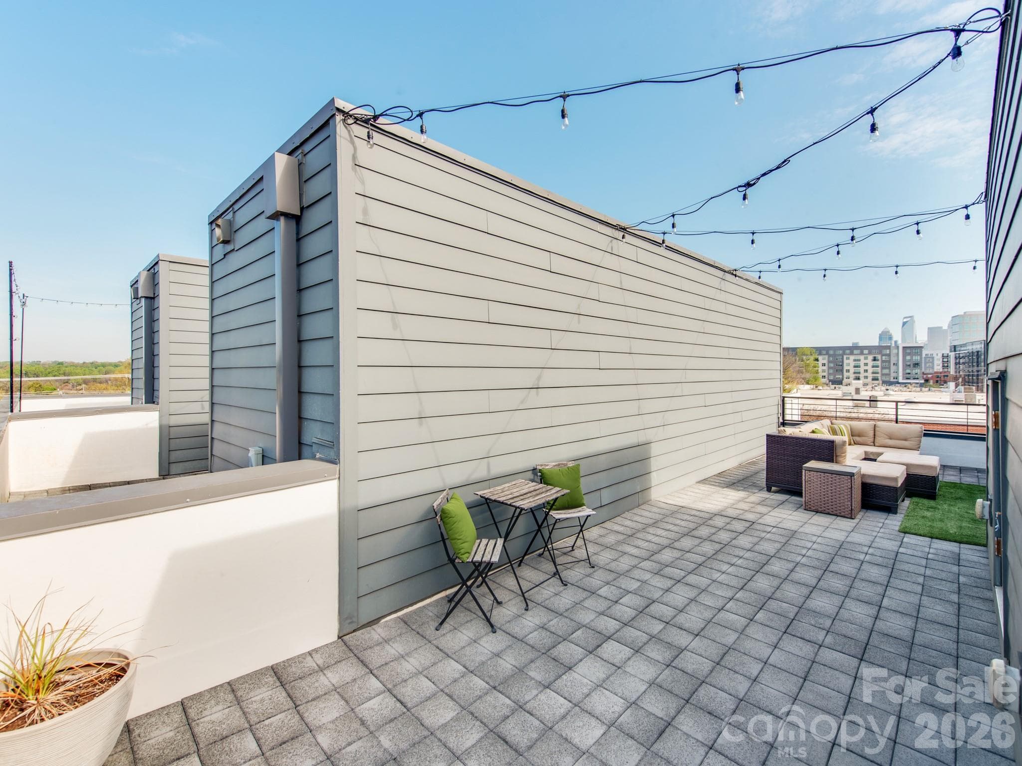 Large outdoor space - 436 Southend Crossing Lane, Charlotte