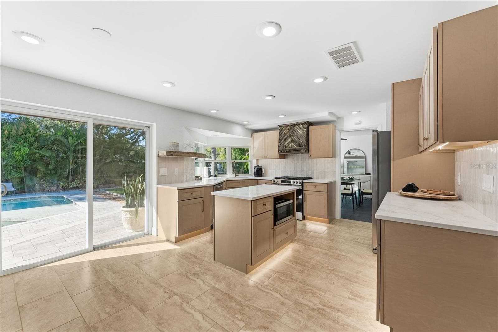 Single Family Residence at 1584 OAK LANE, CLEARWATER, photo 10 of 67
