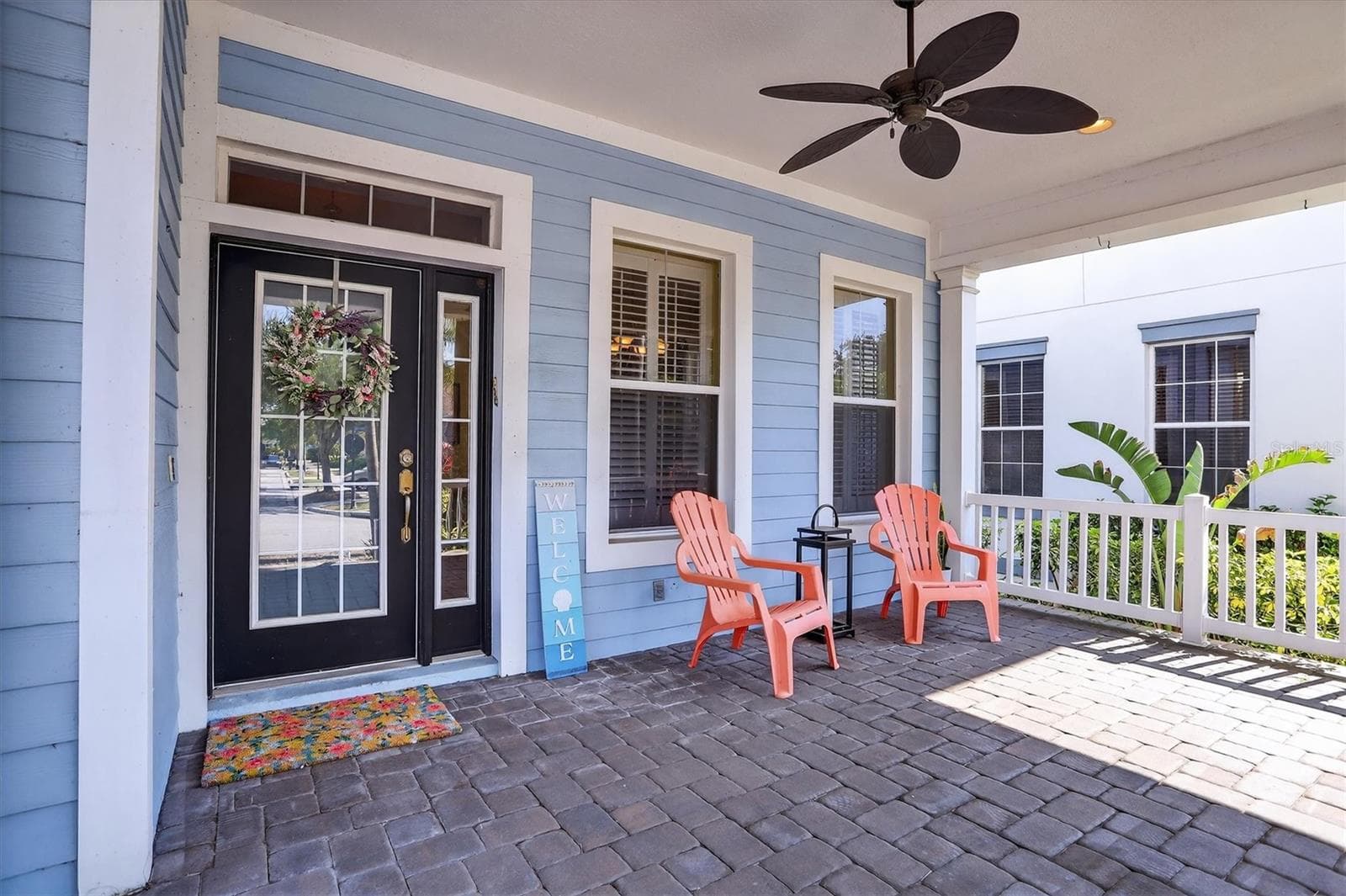 Welcoming front porch - 416 MANNS HARBOR DR, APOLLO BEACH