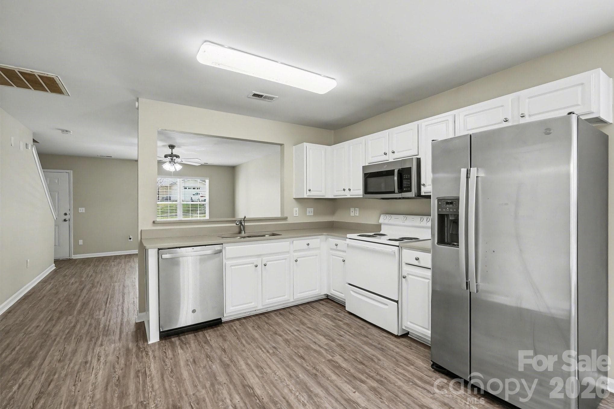Single Family Residence at 911 Valley Ridge Road, Charlotte, photo 10 of 24