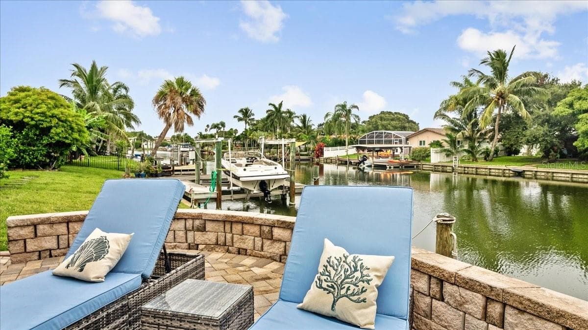 4 SLOOP DR
