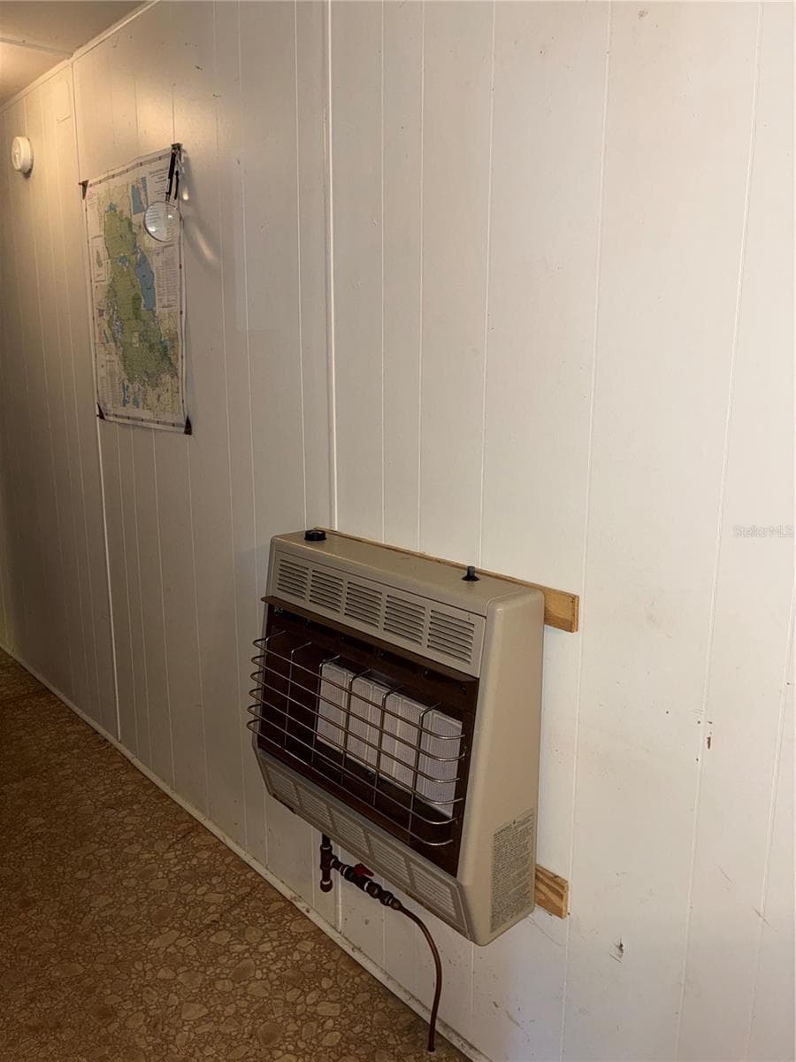 Propane heater. - 24533 PINK PANTHER RD, PAISLEY