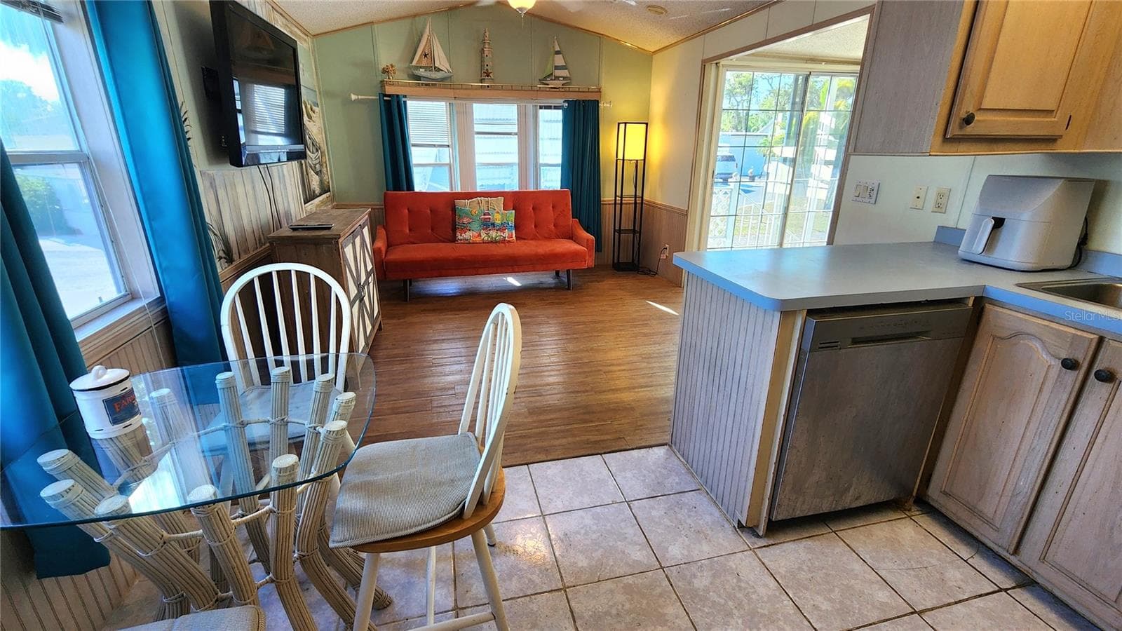 Manufactured Home at 3300 26TH AVE E #225, BRADENTON, photo 8 of 33
