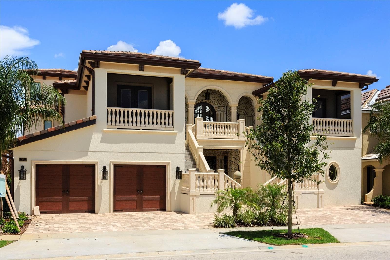 905 GOLDEN BEAR DR