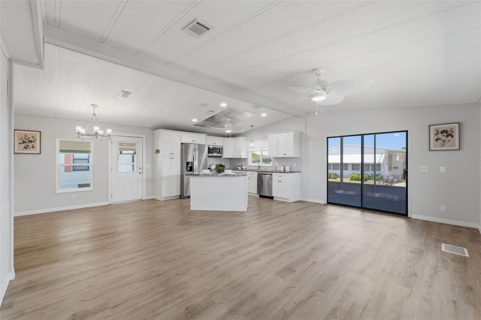 Manufactured Home at 2116 KONA DR, HOLIDAY, photo 4 of 18