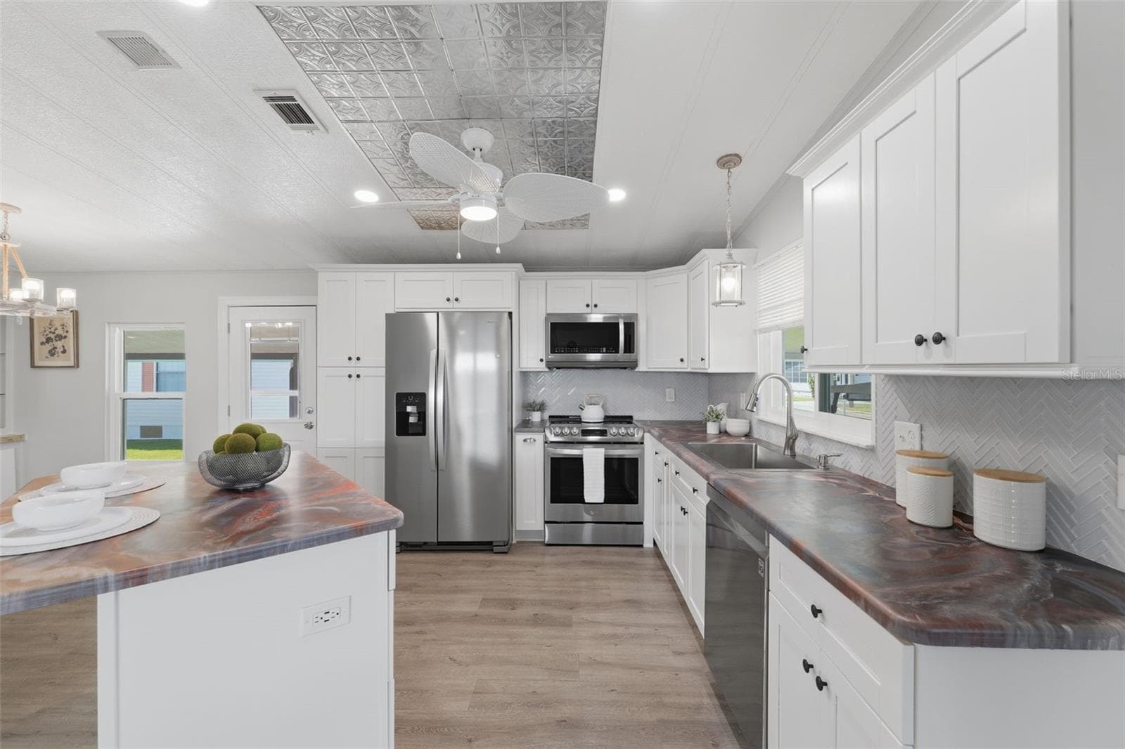 Manufactured Home at 2116 KONA DR, HOLIDAY, photo 6 of 18
