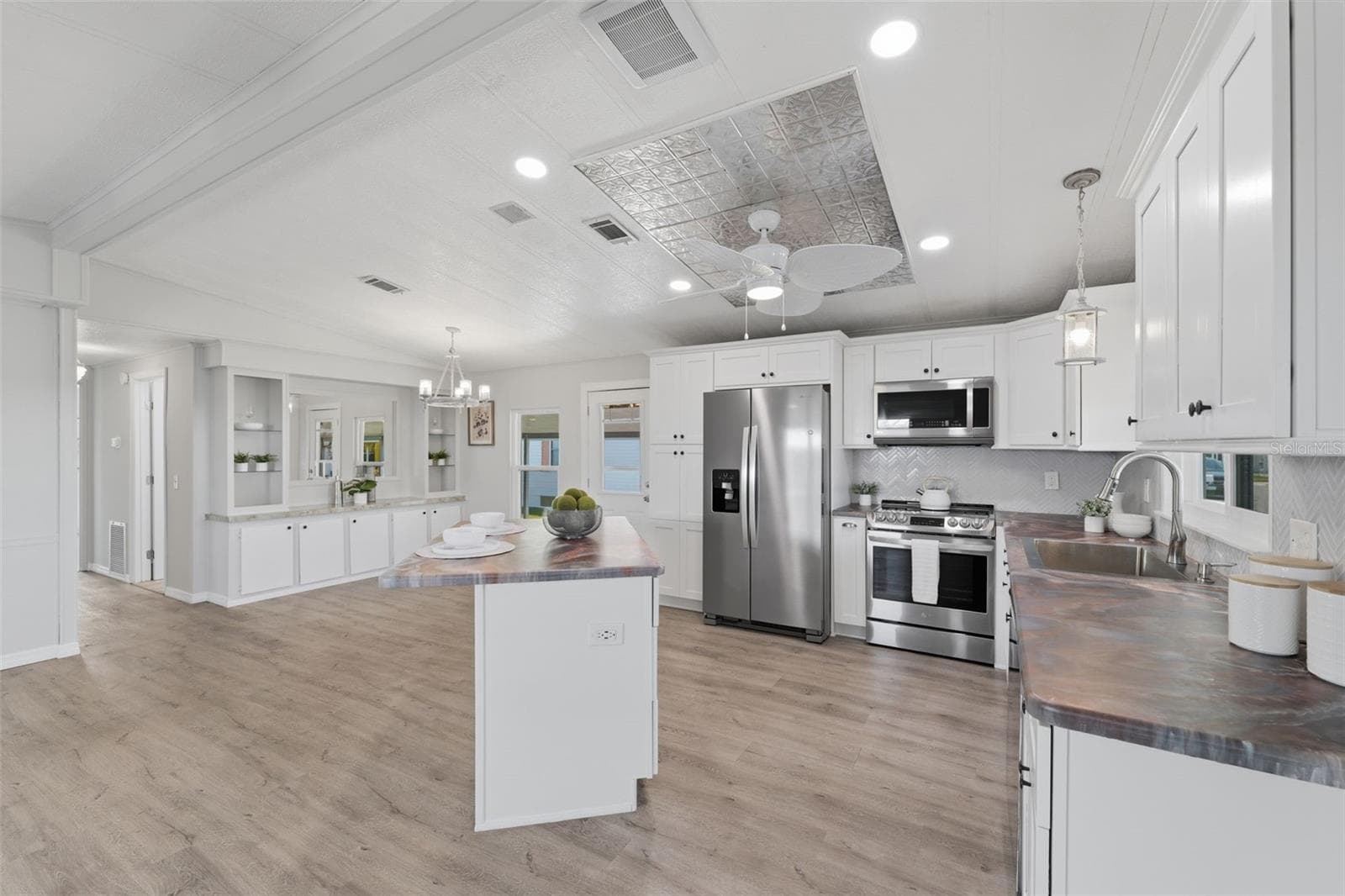 Manufactured Home at 2116 KONA DR, HOLIDAY, photo 7 of 18