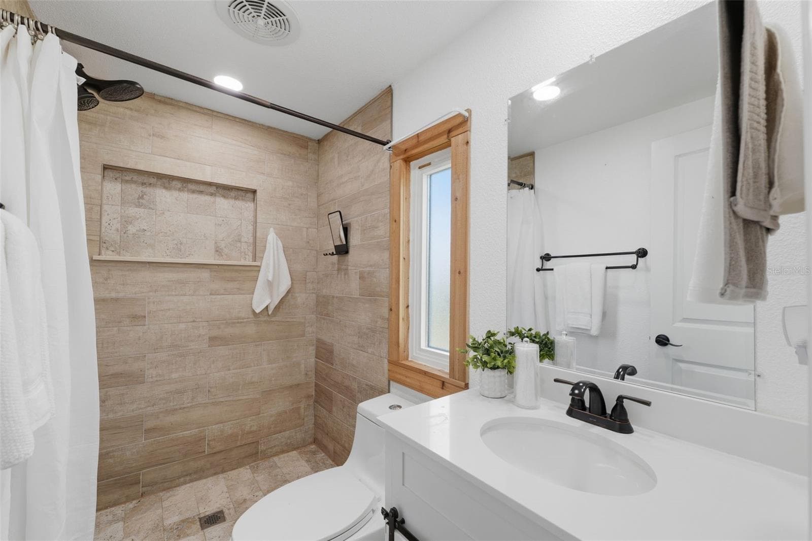Manufactured Home at 2116 KONA DR, HOLIDAY, photo 11 of 18