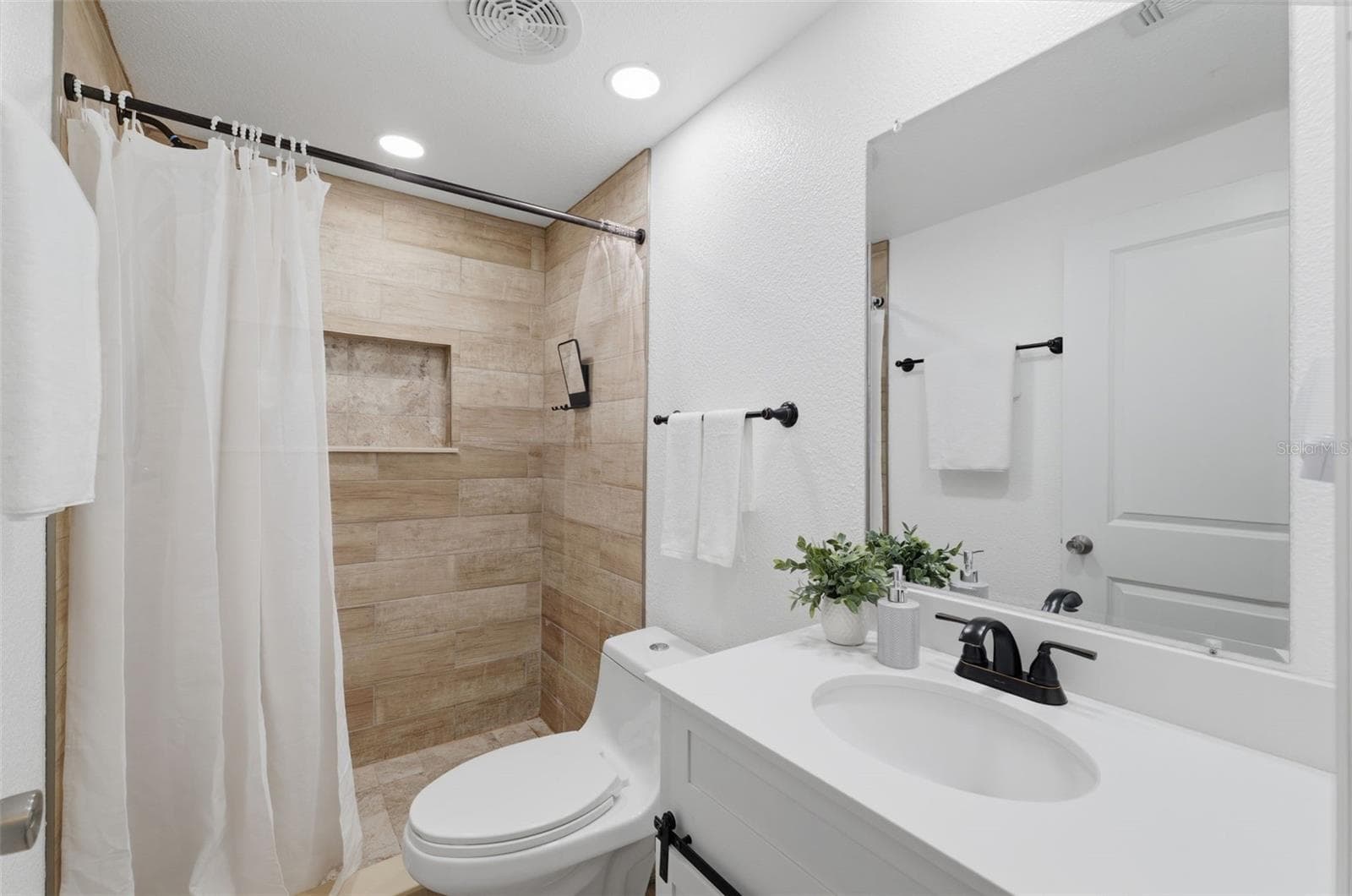 Manufactured Home at 2116 KONA DR, HOLIDAY, photo 13 of 18