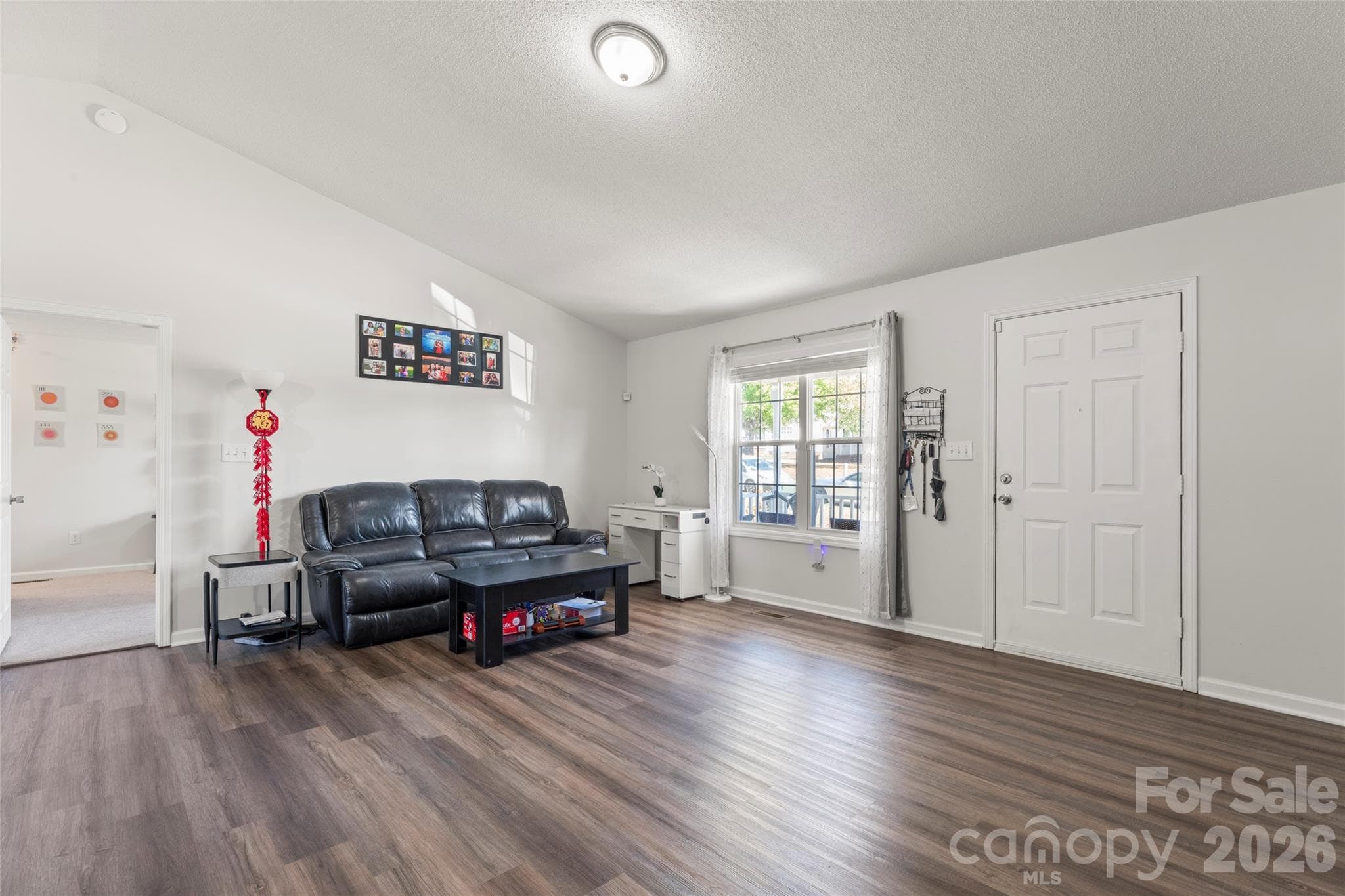 Single Family Residence at 1009 Braxton Drive, Concord, photo 2 of 13