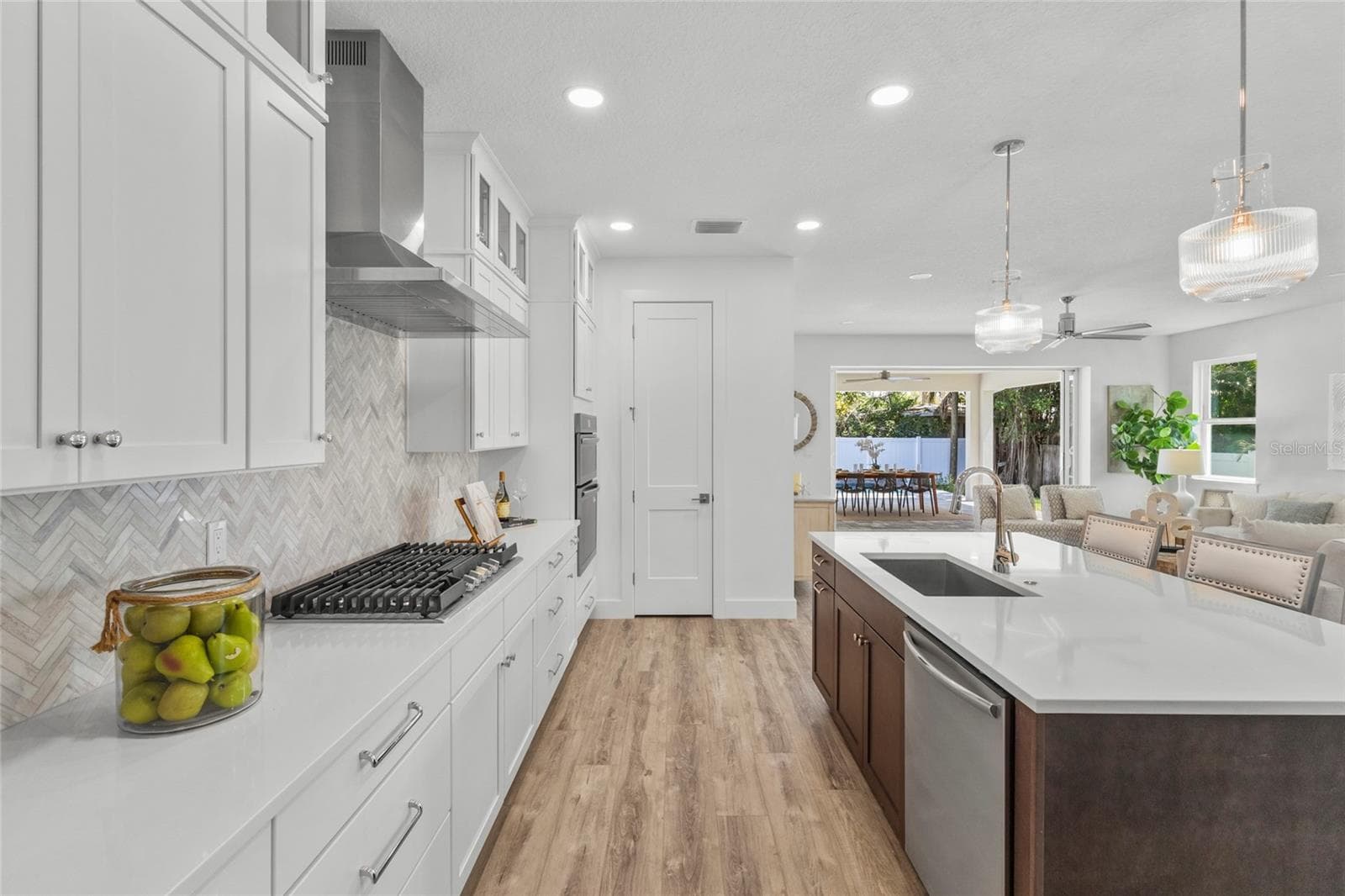 Gather round the kitchen! - 217 S SHADE AVE, SARASOTA
