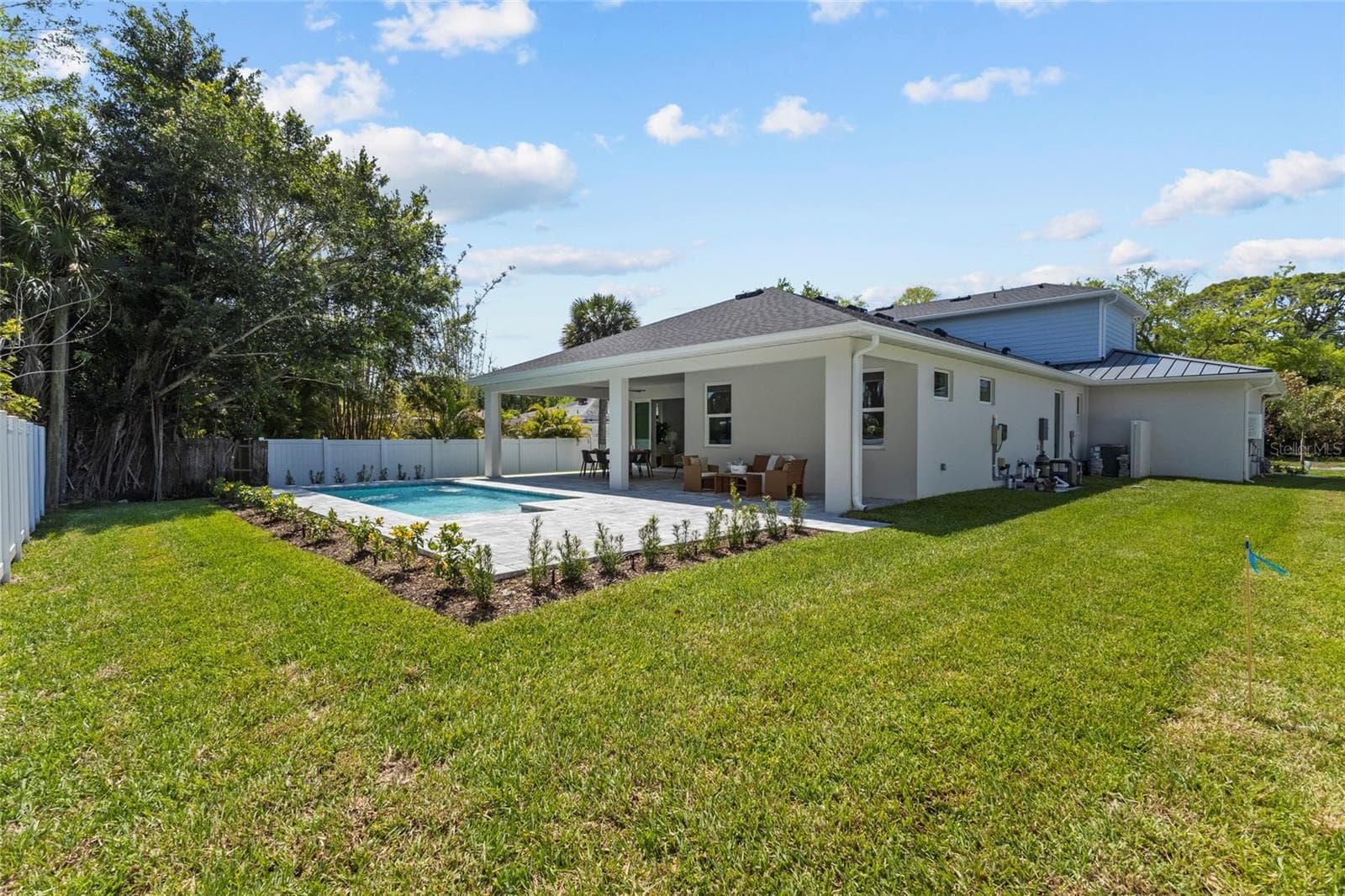 Plenty of green space for pets and kids - 217 S SHADE AVE, SARASOTA